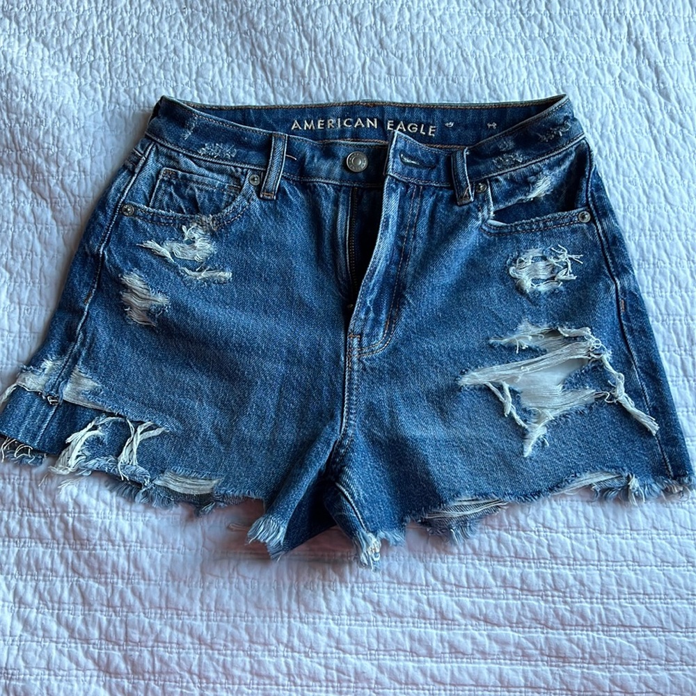 Jean Short. Mom Short. Brand:American Eagle. Size: 0